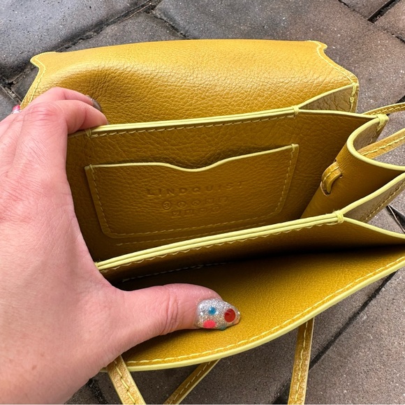 EUC Lindquist Object Ray crossbody in Chartreuse - Picture 4 of 10